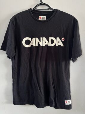 Hudson’s Bay Company Canada Olympic tshirt men’s sz medium, black, short sleeve
